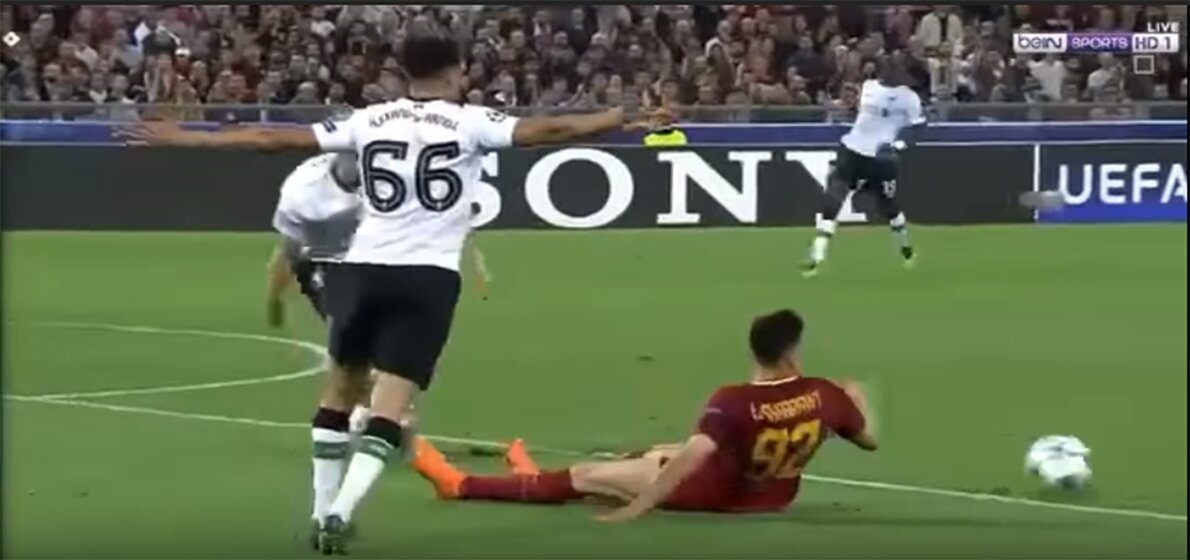 فيديو : الحكم السلوفيني حرم فريق روما من ركلتي جزاء واضحتين!