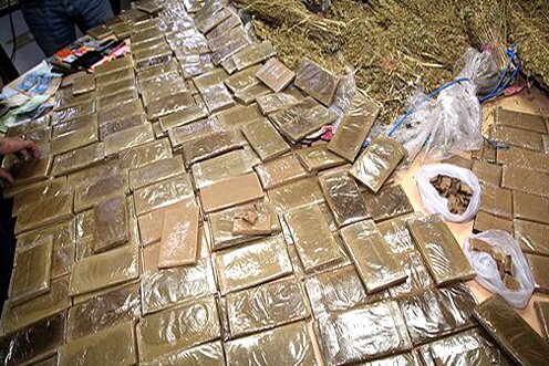 المغرب يحبط تهريب 345 كلغ من مخدر الشيرا بمركز باب سبتة واعتقال مواطنين إسبانيين