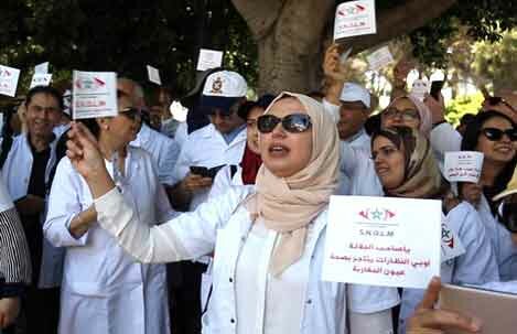 المغرب : أطباء العيون ينددون بضغوط لوبي الشركات المحلية لصناعة الزجاج ويدعون البرلمان للحفاظ على مبدأ الفصل بين الوصفة الطبية البصرية وبيع النظارات