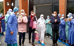 المغرب : حفل توديع متعافيين بأزرو شفيا من وباء كوفيد 19 تحت شارات الفرح