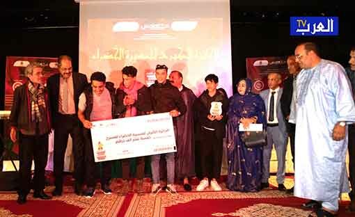 المغرب : اختتام فعاليات مهرجان العيون للمسرح الحساني بتتويج فرقة سبيكطاكوليس بجائزة المسيرة الخضراء